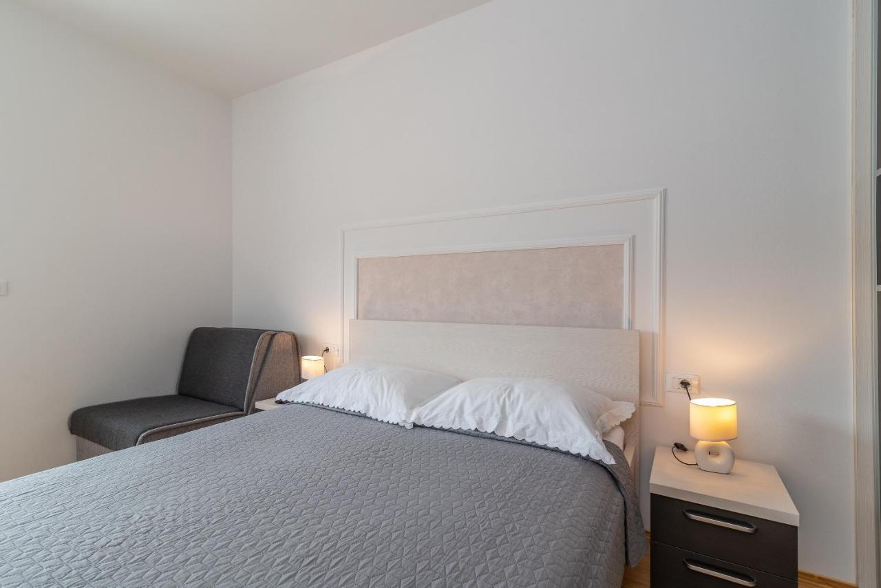 Apartman Lorena Трогир Екстериор снимка