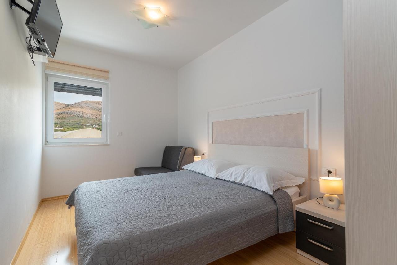 Apartman Lorena Трогир Екстериор снимка