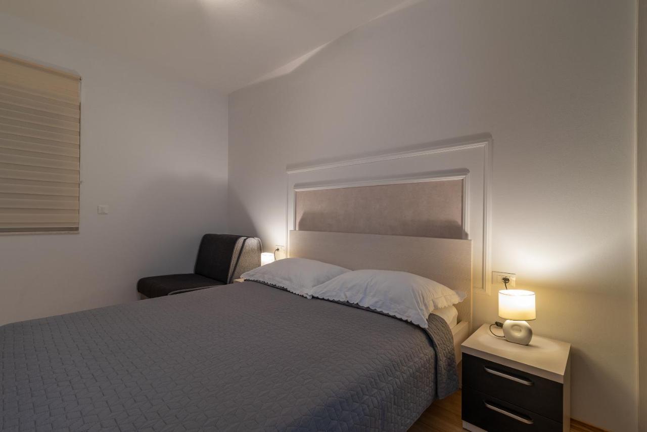Apartman Lorena Трогир Екстериор снимка